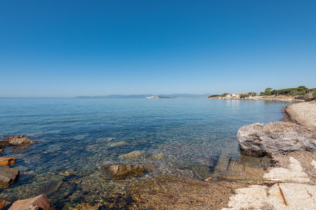 La Casa Davanti Al Mare Куарту-Сант'Элена Экстерьер фото